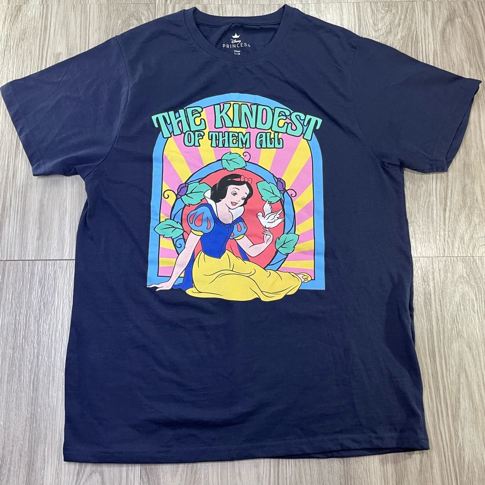Disney Princess Women's "The Kindest of Them All" Snow White T-Shirt Size Large